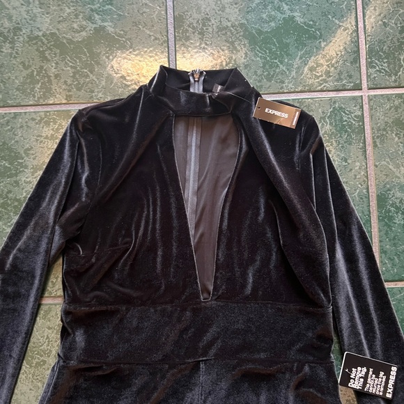 Express Romper - Picture 2 of 4